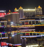 华纳集团企业大楼夜景